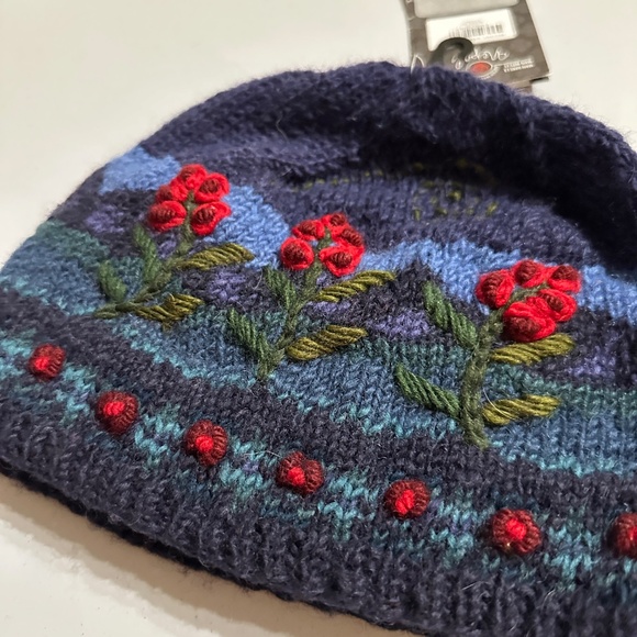 Lost Horizons 100% Wool Handknit Floral Pom Beanie Hat Fleece Lined Black - Picture 6 of 8